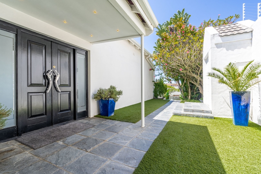 To Let 1 Bedroom Property for Rent in Green Point Western Cape